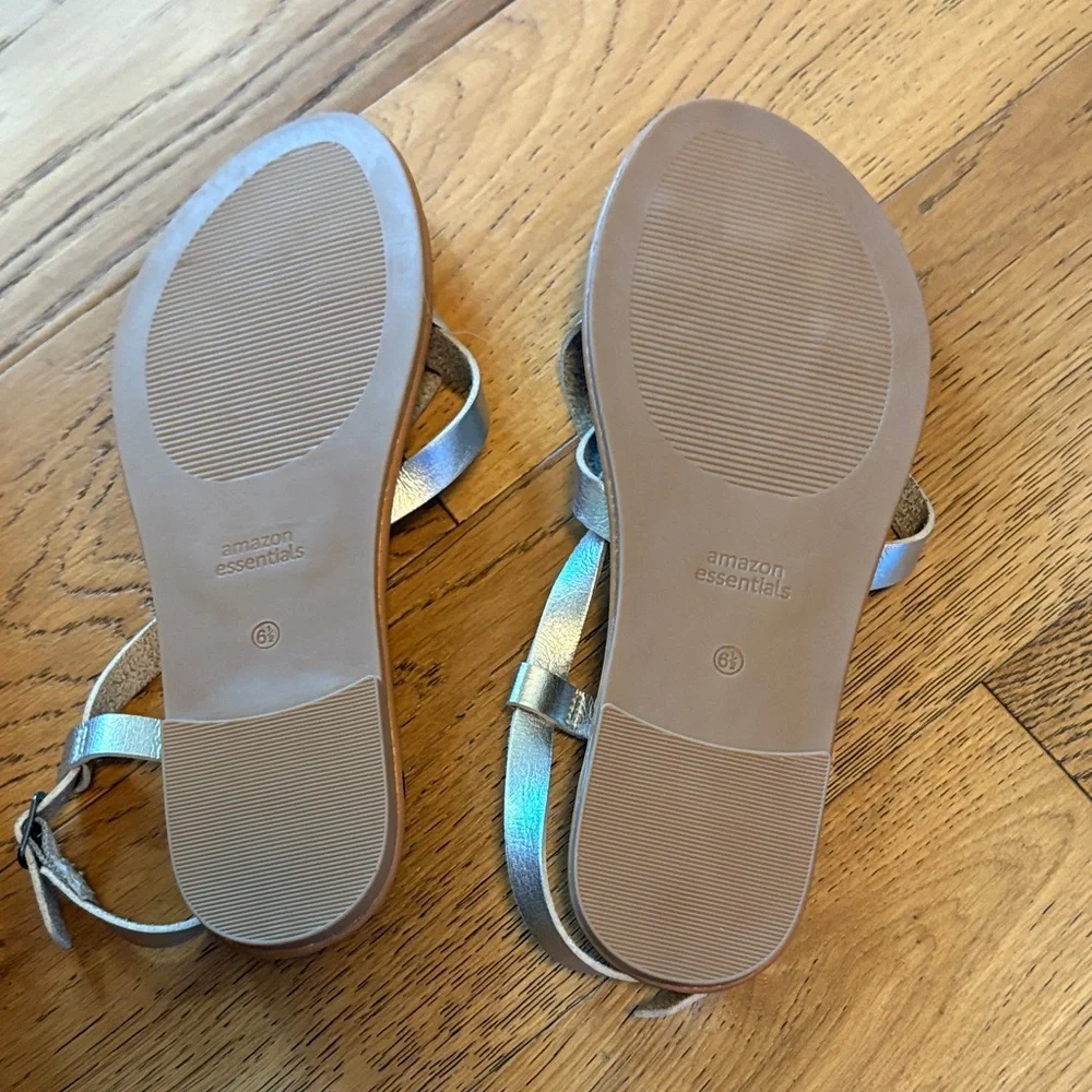 Amazon Essentials silver metallic
